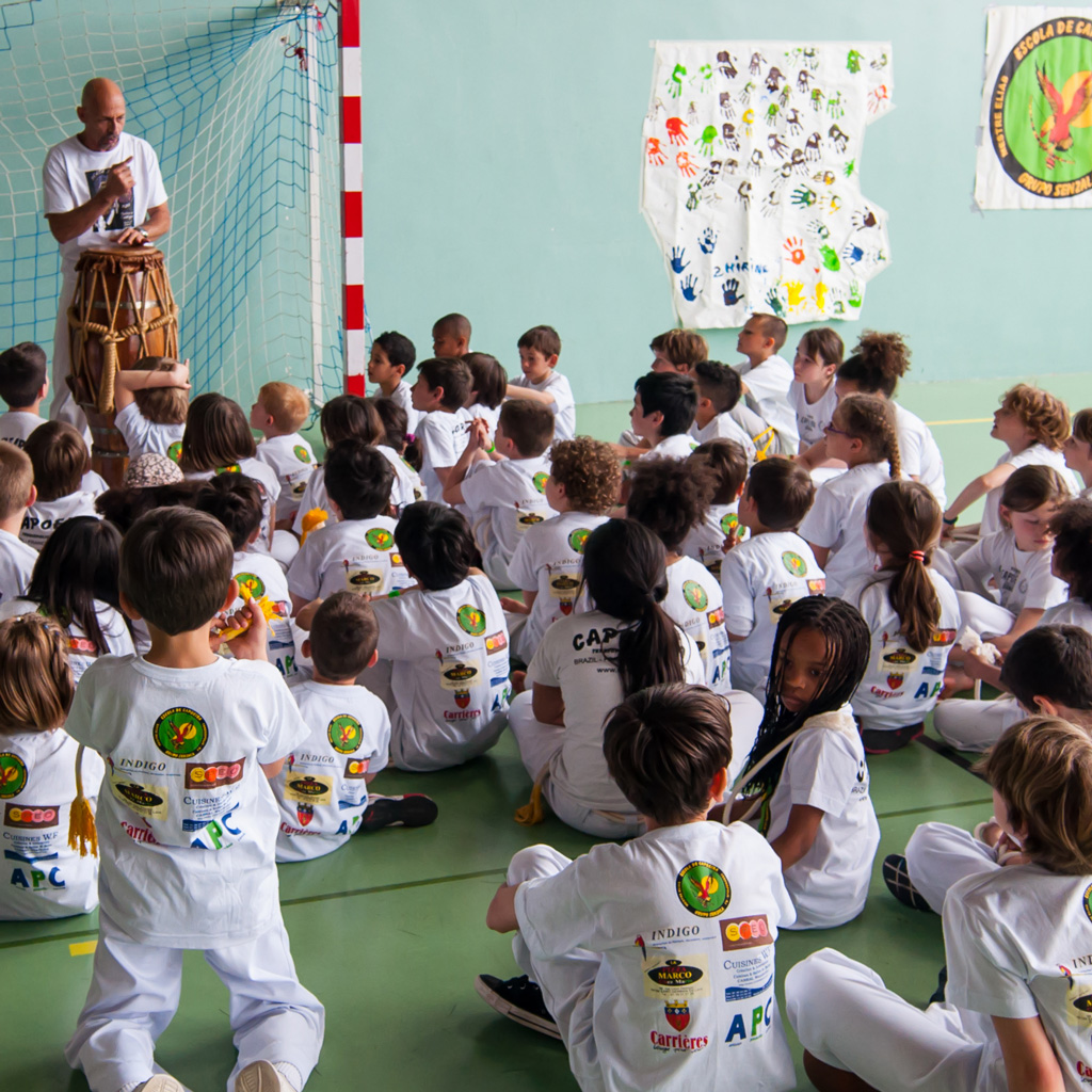 La capoeira est une pratique appréciée des enfants.